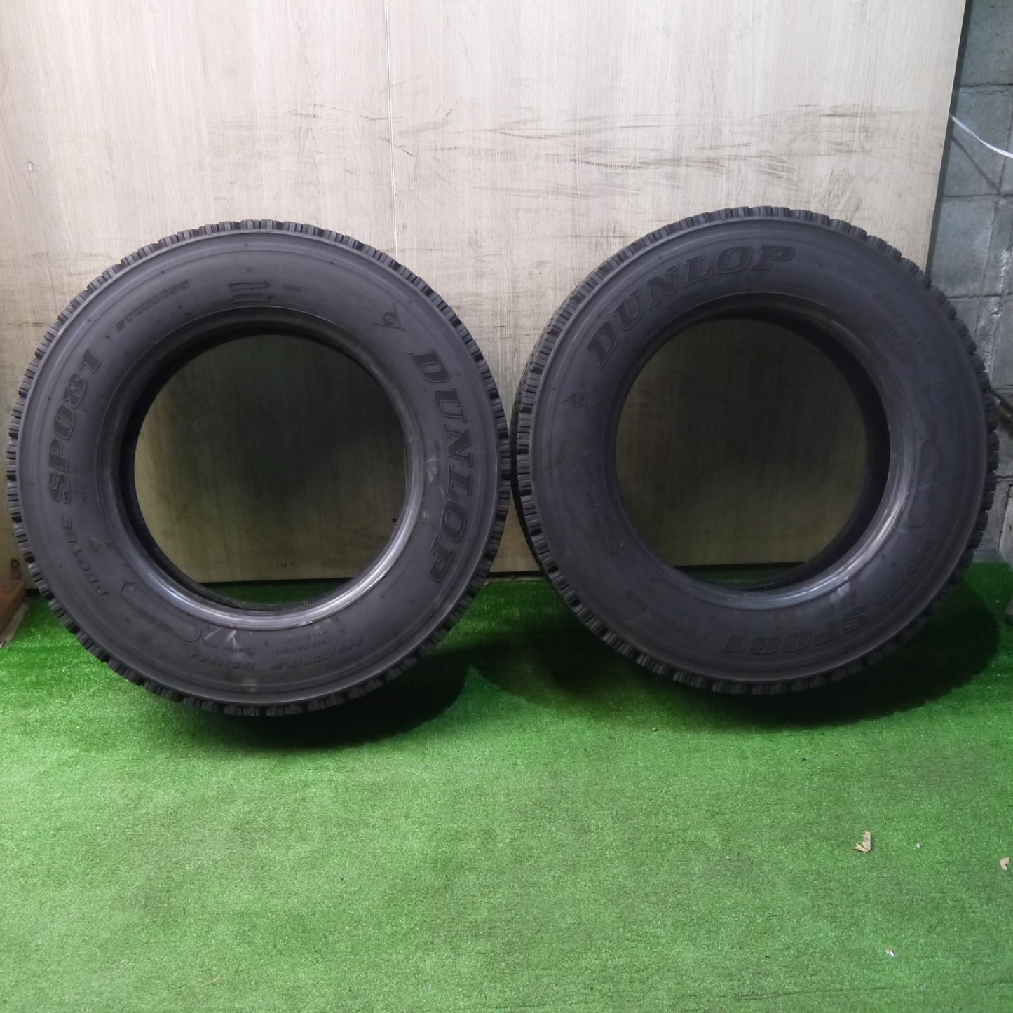 2本価格！23年★トラック タイヤ 245/70R19.5 136/134J スタッドレス ダンロップ デクテス SP081 DECTES 19.5インチ★6052906KKスタ