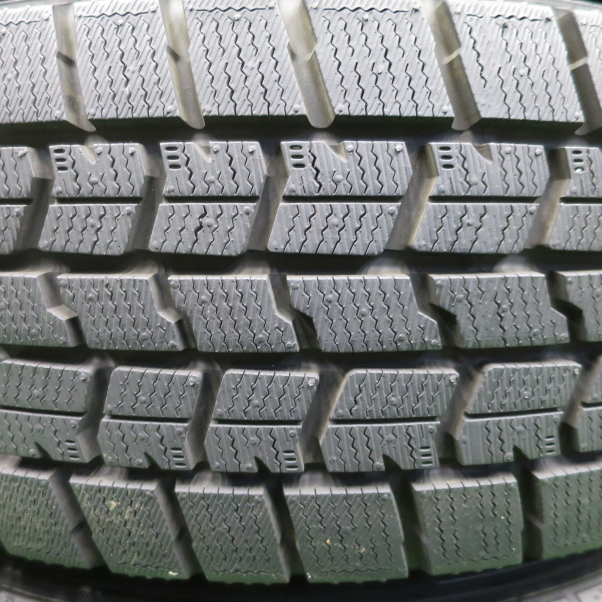 バリ溝！24年！キレイ！ほぼ10分★スタッドレス 215/60R17 グッドイヤー アイスナビ7 JOKER ジョーカー 17インチ PCD114.3/5H★5121002NKス