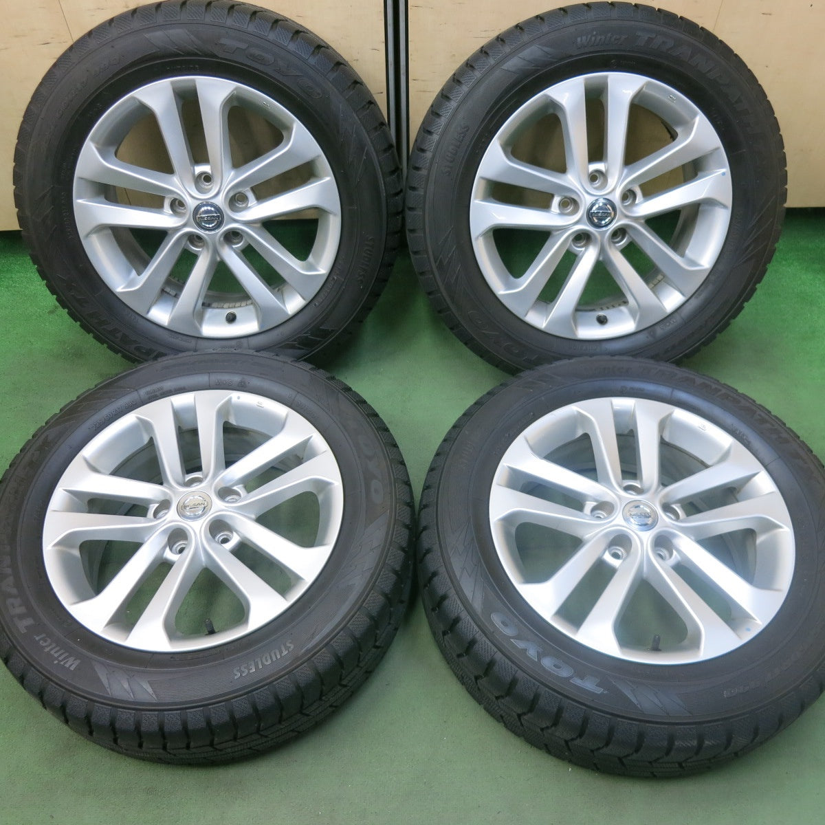 バリ溝！9.5分★日産 ジューク 純正 225/60R17 スタッドレス トーヨー ウインター トランパス TX 17インチ PCD114.3/5H★5110703SKス