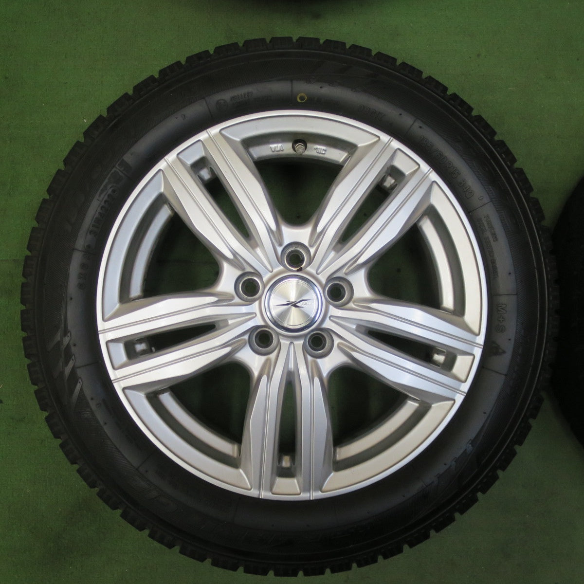 バリ溝！22年！キレイ！9.5分★シエンタ 等 185/60R15 スタッドレス トーヨー オブザーブ ガリット GIZ JOKER ジョーカー 15インチ PCD100/5H★5101402TTス