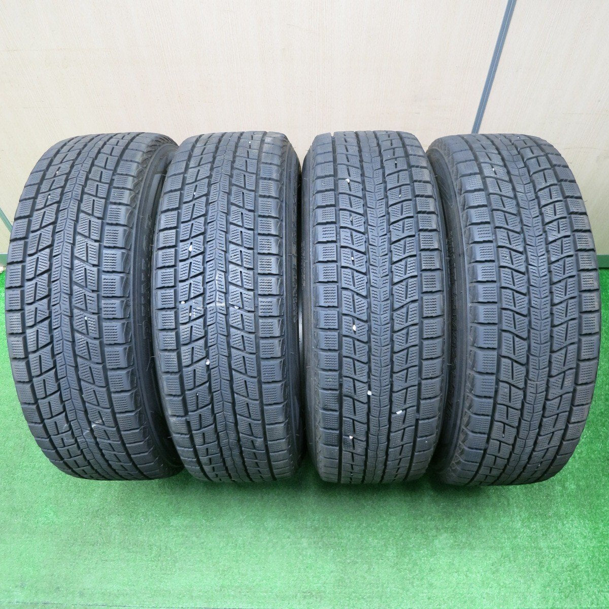 バリ溝！キレイ！9.5分★スタッドレス 225/60R18 ダンロップ ウインターマックス SJ8 PRD 18インチ PCD114.3/5H★4121404NJス