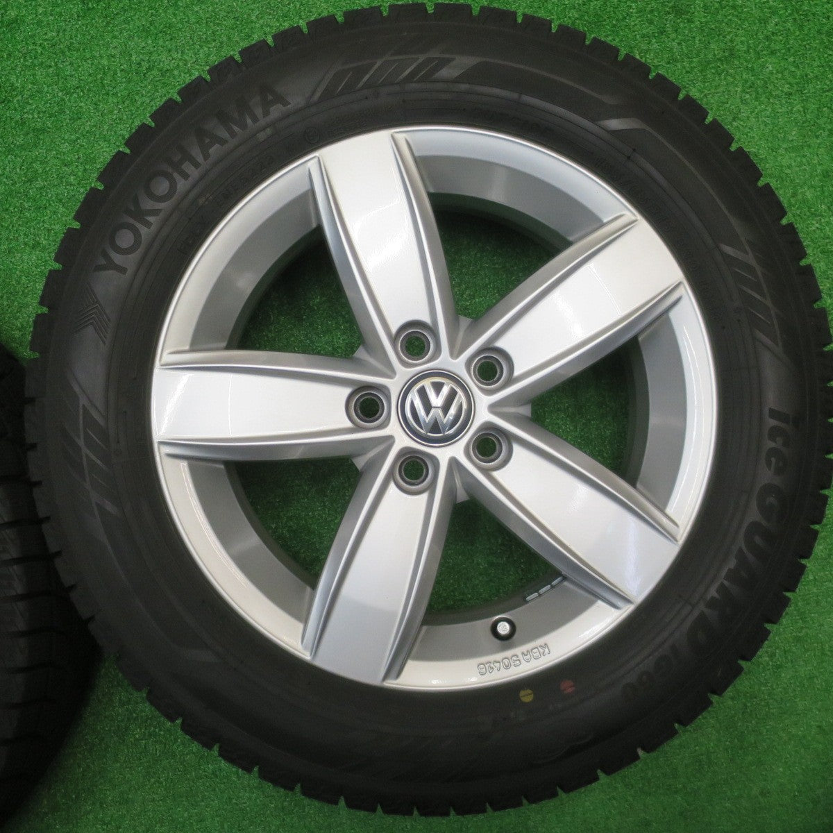 バリ溝！23年！キレイ！9.5分★ワーゲン ポロ 純正 185/65R15 スタッドレス ヨコハマ アイスガード iG60 15インチ PCD100/5H★5101602NJス