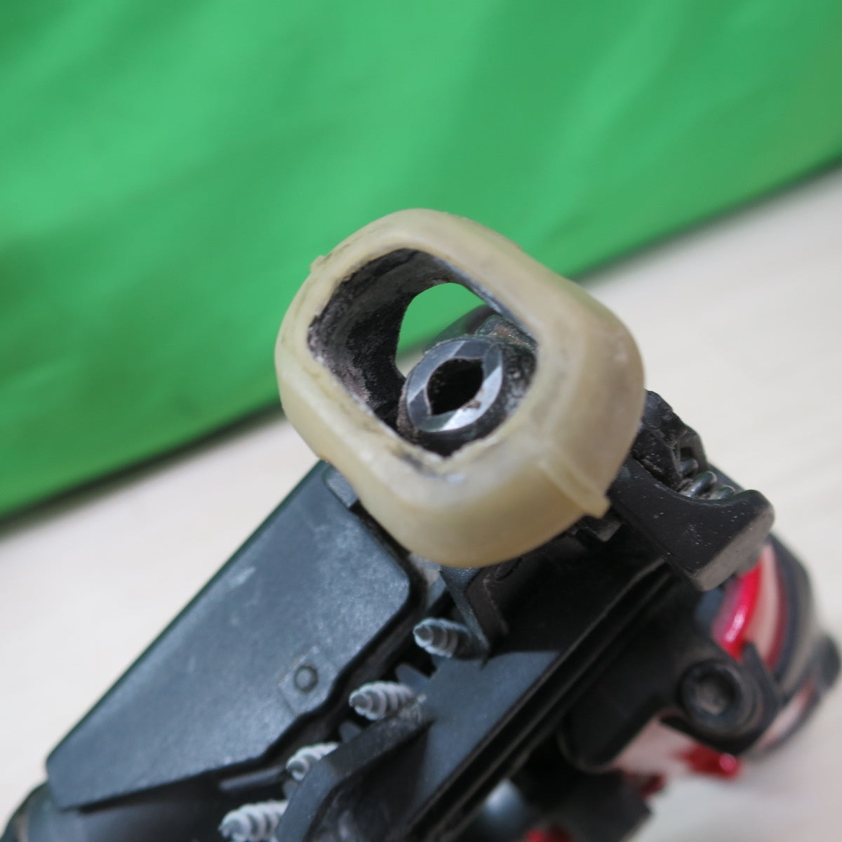 [送料無料] キレイ☆マキタ 41mm 高圧 エア ビス打ち機 AR411HR 赤 ケース付き エア 工具☆