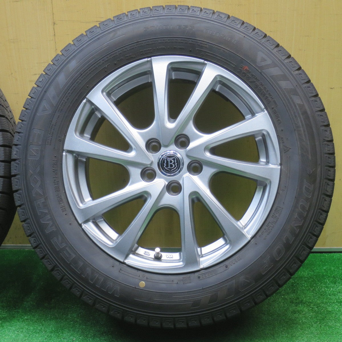 バリ溝！23年！キレイ！9.5分★フォレスター 等 205/65R16 スタッドレス ダンロップ ウインターマックス 03 BRANDLE-LINE ブランドルライン 16インチ PCD100/5H★5102809NJス