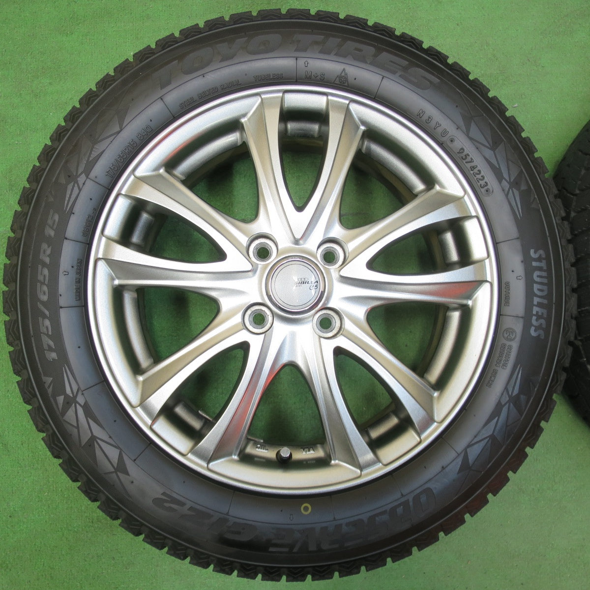 [送料無料] バリ溝！23年！キレイ！ほぼ10分★スタッドレス 175/65R15 トーヨー オブザーブ GIZ2 SIBILLA NEXT C5 シビラ 15インチ PCD100/4H★5010802イス