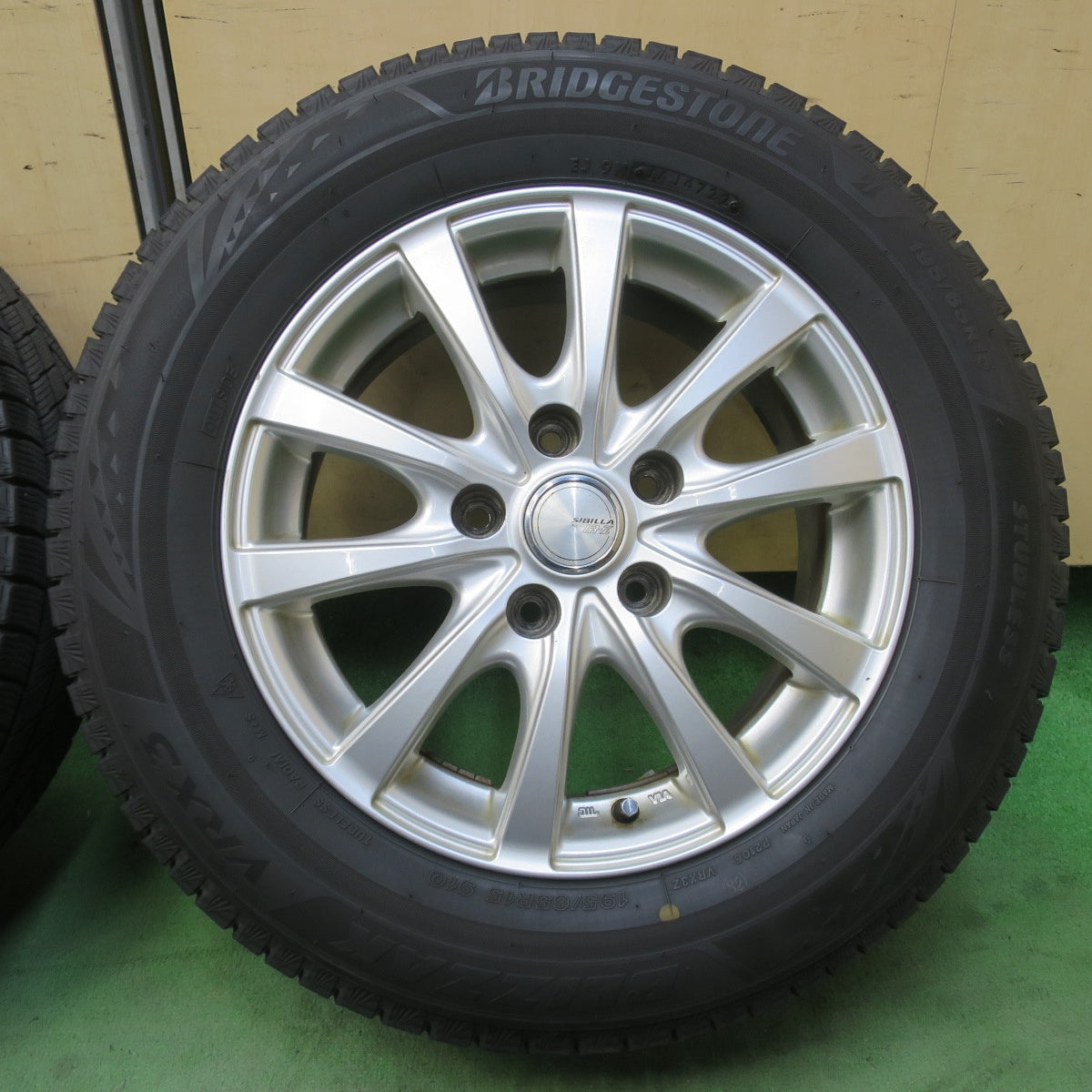 バリ溝！22年！8.5分★スタッドレス 195/65R15 ブリヂストン ブリザック VRX3 SIBILLA NEXT IR-Z シビラ 15インチ PCD114.3/5H★6031208イス