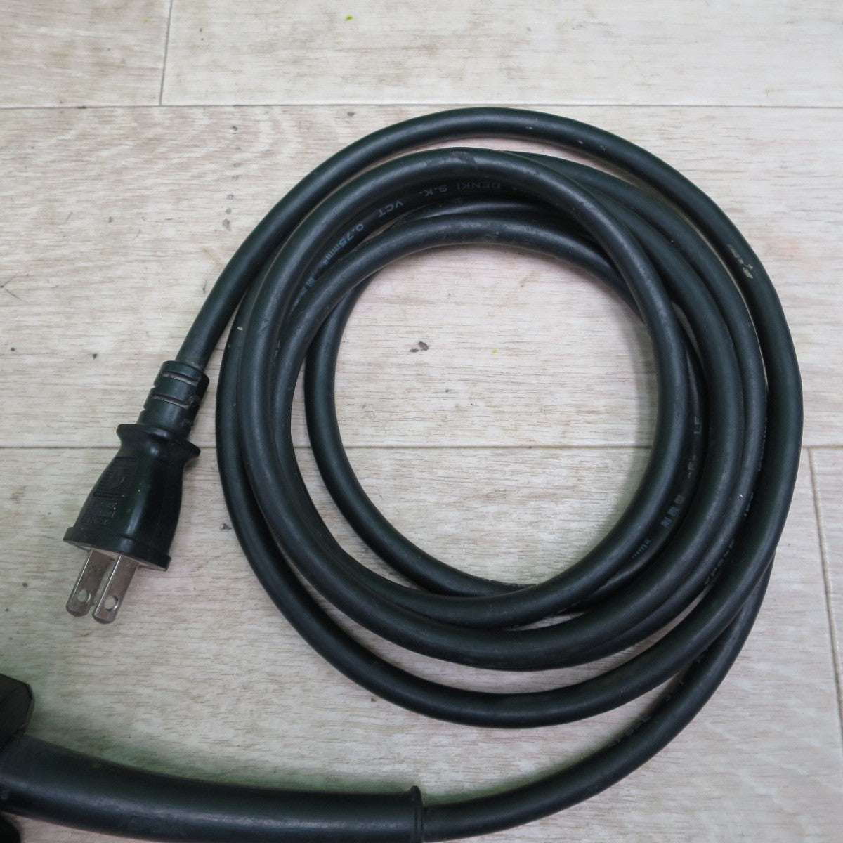 [送料無料] キレイ☆マキタ 100mm ディスクグラインダー 9533B 電動 工具 100V 研摩 研磨 機 makita①☆