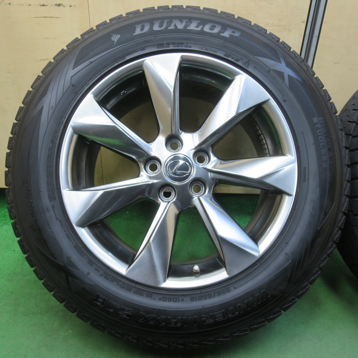 センサー付！バリ溝！キレイ！9分★レクサス 20系 RX 純正 235/65R18 スタッドレス ダンロップ ウインターマックス SJ8 18インチ PCD114.3/5H★5022701イス