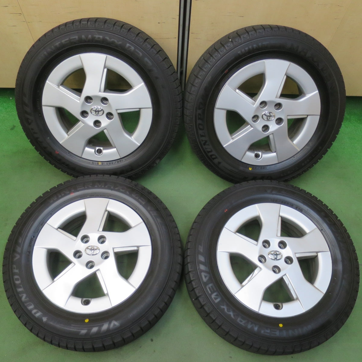 バリ溝！22年！9分★トヨタ 30系 プリウス 純正 195/65R15 スタッドレス ダンロップ ウインターマックス 03 15インチ PCD100/5H★5111202イス