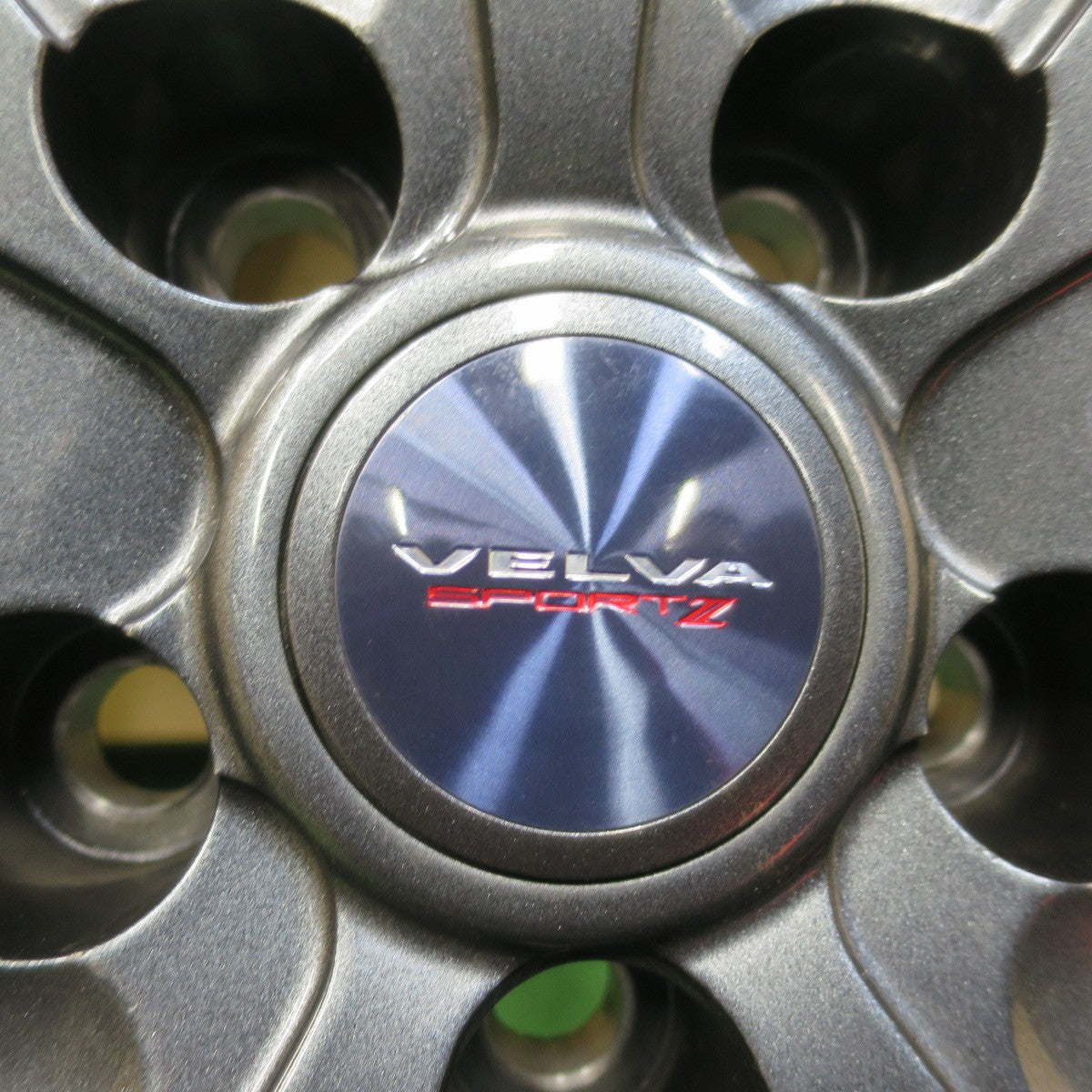 バリ溝！キレイ！8.5分★スタッドレス 235/65R17 コンチネンタル ノースコンタクト NC6 VELVA SPORTZ ヴェルヴァ 17インチ PCD114.3/5H★5122004イス