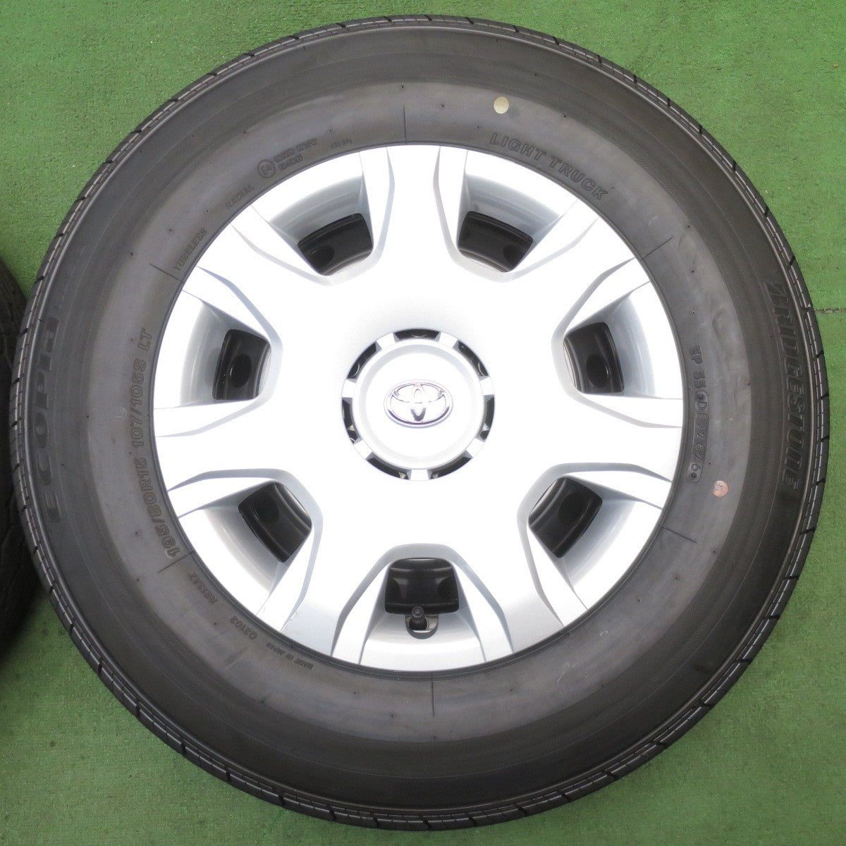 新車外し！26年◎トヨタ 200系 ハイエース 純正 スチール 195/80R15 107/105S ブリヂストン エコピア RD613 15インチ PCD139.7/6H◎6082807NJノ