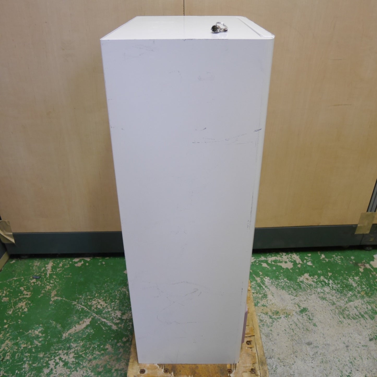 [送料無料] 鍵付き☆Daito ダイト 手動式 自動 販売機 DF-5 トレカ トレーディング カード 自販機 ガチャ 遊戯王 現状品☆