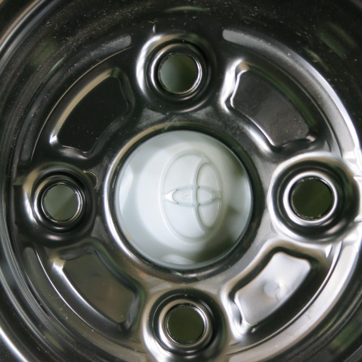 新車外し★トヨタ ヤリス 純正 スチール ホイール 14インチ 14×5.5J キャップ カバー 付き PCD100/4H★5042804TTホ