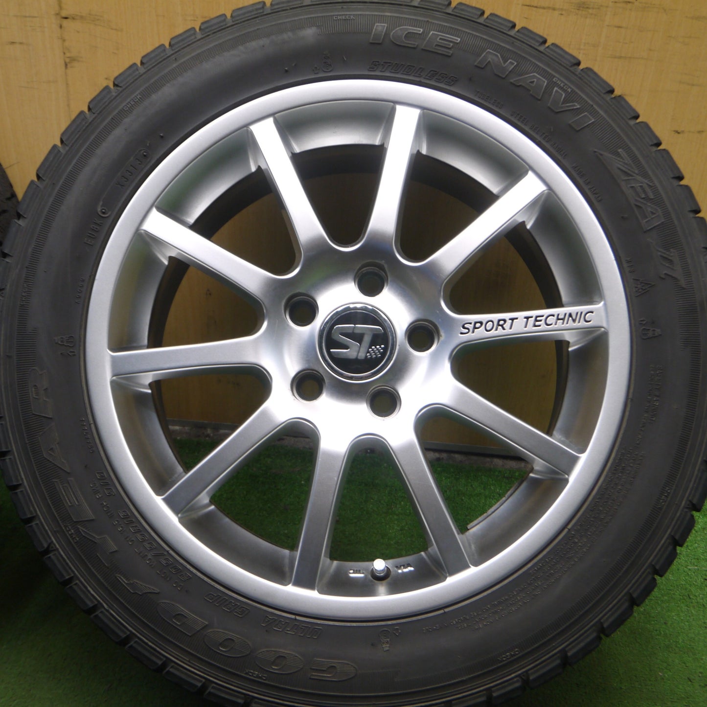 *送料無料* キレイ★ボルボ等 SPORT TECHNIC 205/55R16 スタッドレス グッドイヤー アイスナビ ZEA2 スポーツテクニック PCD108/5H★4052209Hス