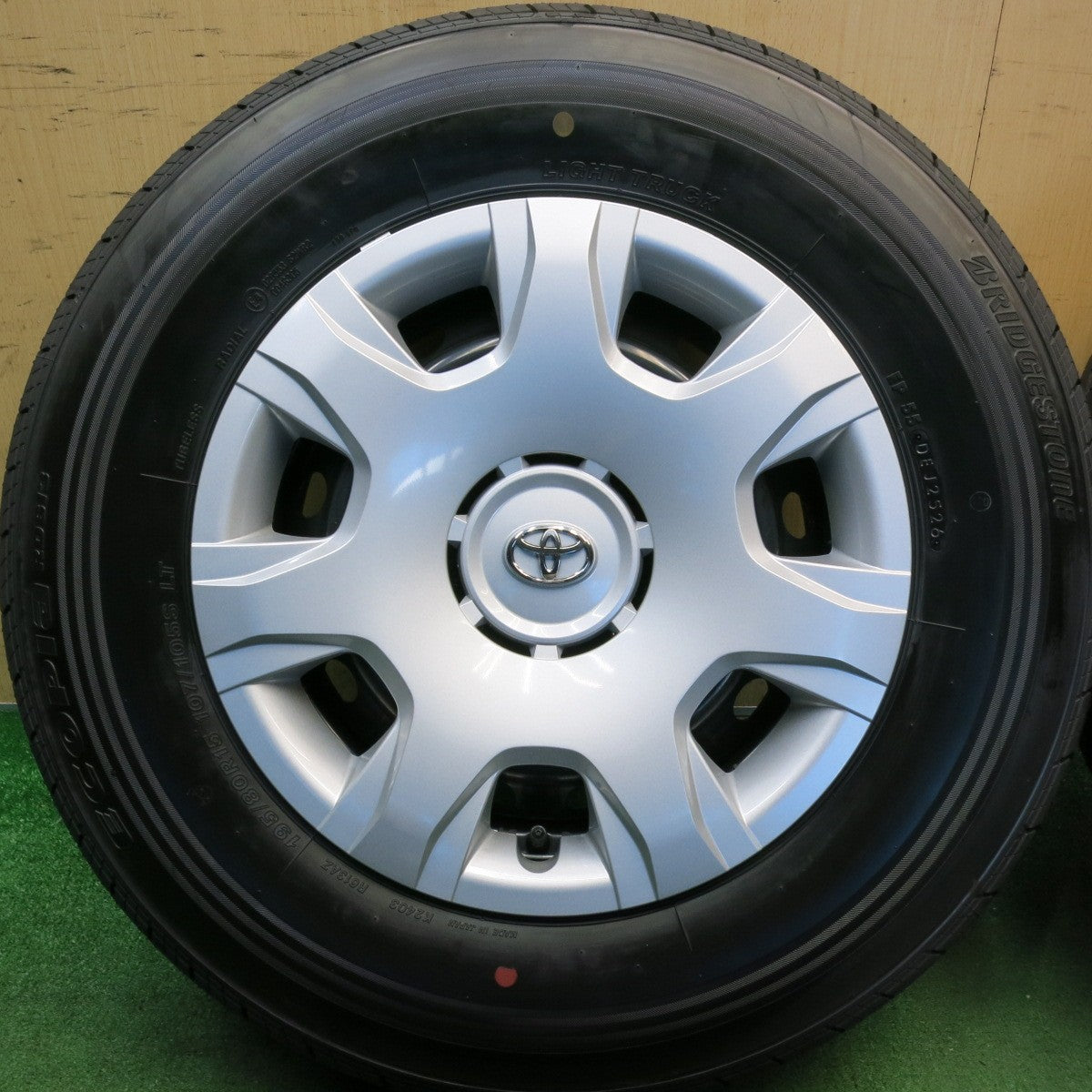 新車外し！26年◎トヨタ 200系 ハイエース 純正 スチール 195/80R15 107/105S ブリヂストン エコピア RD613 15インチ PCD139.7/6H◎6090610HAノ