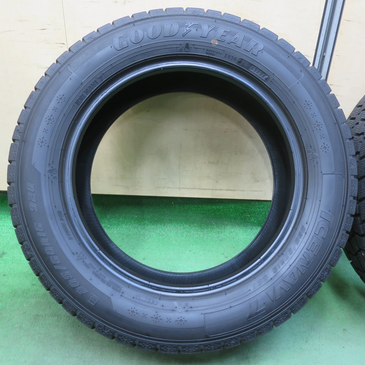 バリ溝！24年！ほぼ10分★スタッドレス 205/60R16 グッドイヤー アイスナビ7 タイヤ 16インチ ノア ヴォクシー プリウスα ステップワゴン 等★5120605イスタ