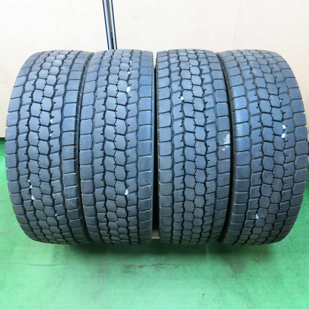 [送料無料] バリ溝！23年！9.5分以上★トラック タイヤ 265/70R19.5 140/138J ブリヂストン M888 ミックス オールシーズン 19.5インチ★4051302ナスタ
