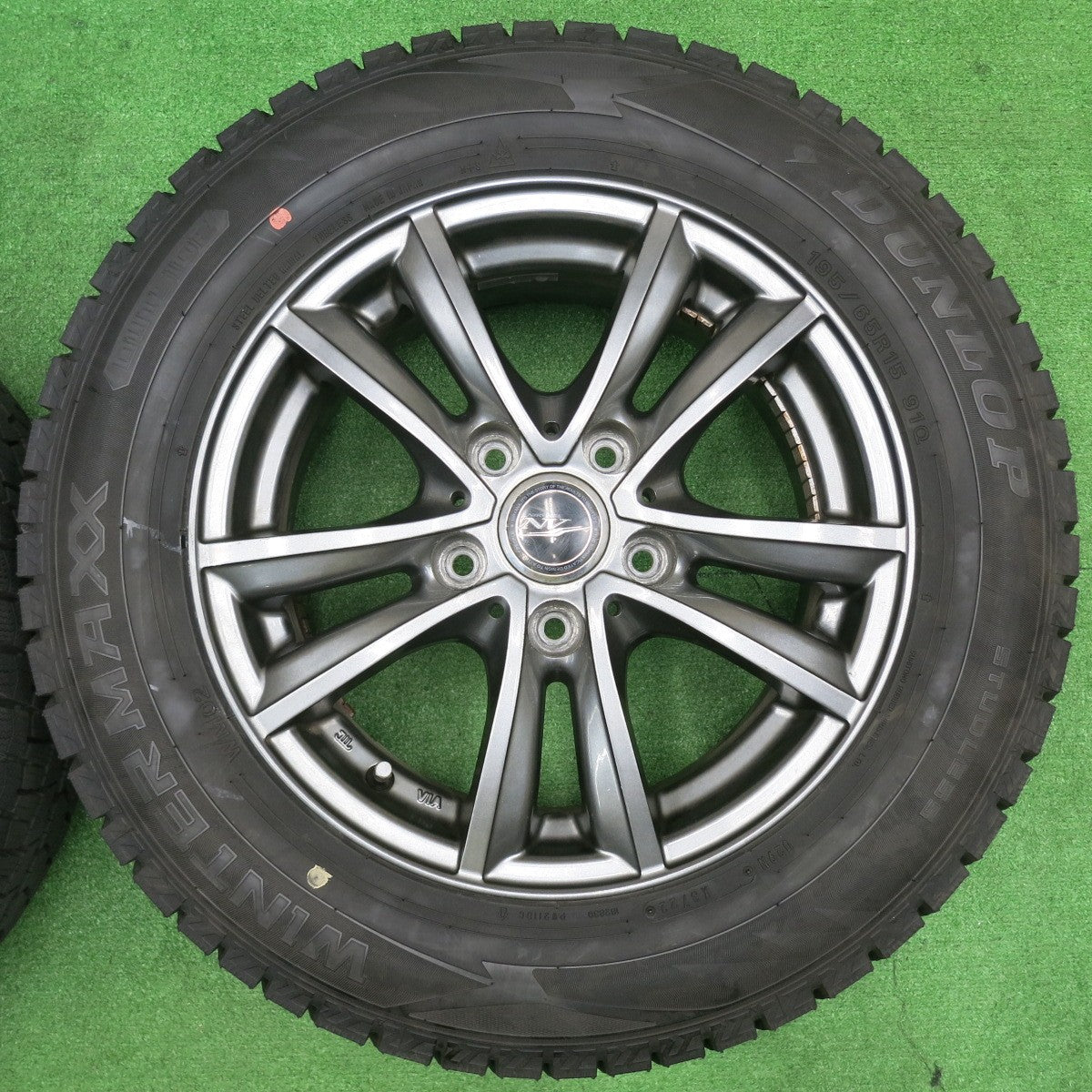 [送料無料] バリ溝！22年！キレイ！9.5分以上★スタッドレス 195/65R15 ダンロップ ウインターマックス WM02 NIRVANA NV ニルバーナ 15インチ PCD114.3/5H★4102907NJス