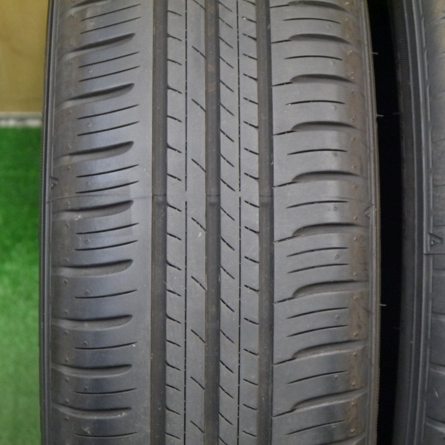 バリ溝！23年！9.5分以上★195/65R16 ダンロップ エナセーブ EC300+ タイヤ 16インチ ライズ ロッキー レックス 等★5062303KKノタ