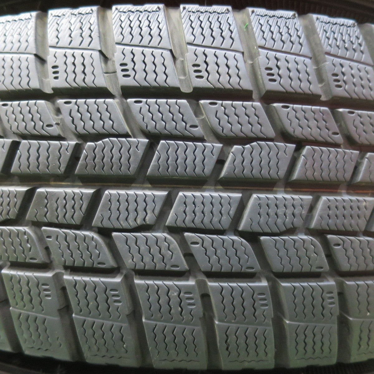 バリ溝！キレイ！8.5分★スタッドレス 195/65R16 グッドイヤー アイスナビ6 ravrion LUMIERE ラブリオン 16インチ PCD100/4H★5011602イス