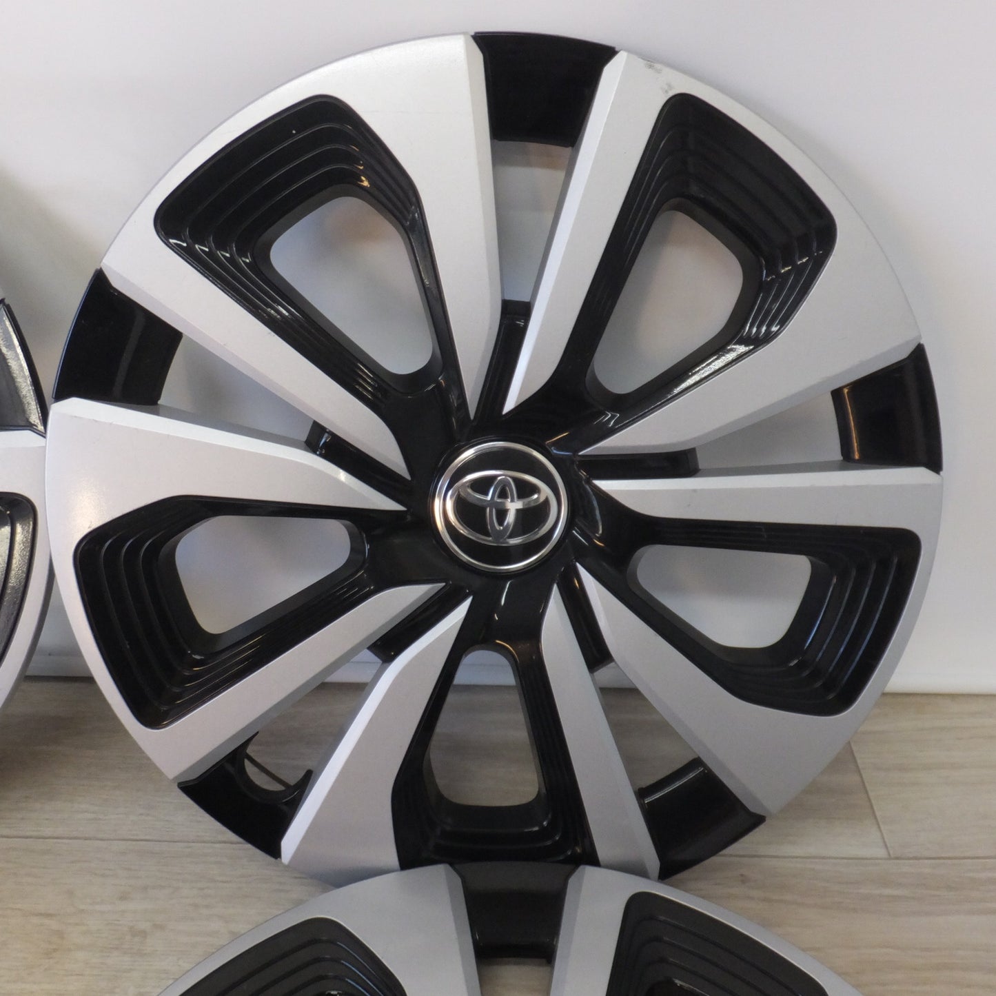 [送料無料] ★トヨタ TOYOTA 純正 プリウス 50系 後期 PHV ホイールカバー 15インチ 4枚★