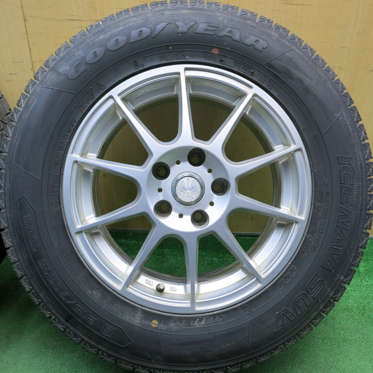 バリ溝！22年！9.5分★スタッドレス 215/70R16 グッドイヤー アイスナビ SUV ESPORT 社外 アルミ 16インチ PCD114.3/5H★6041804HAス