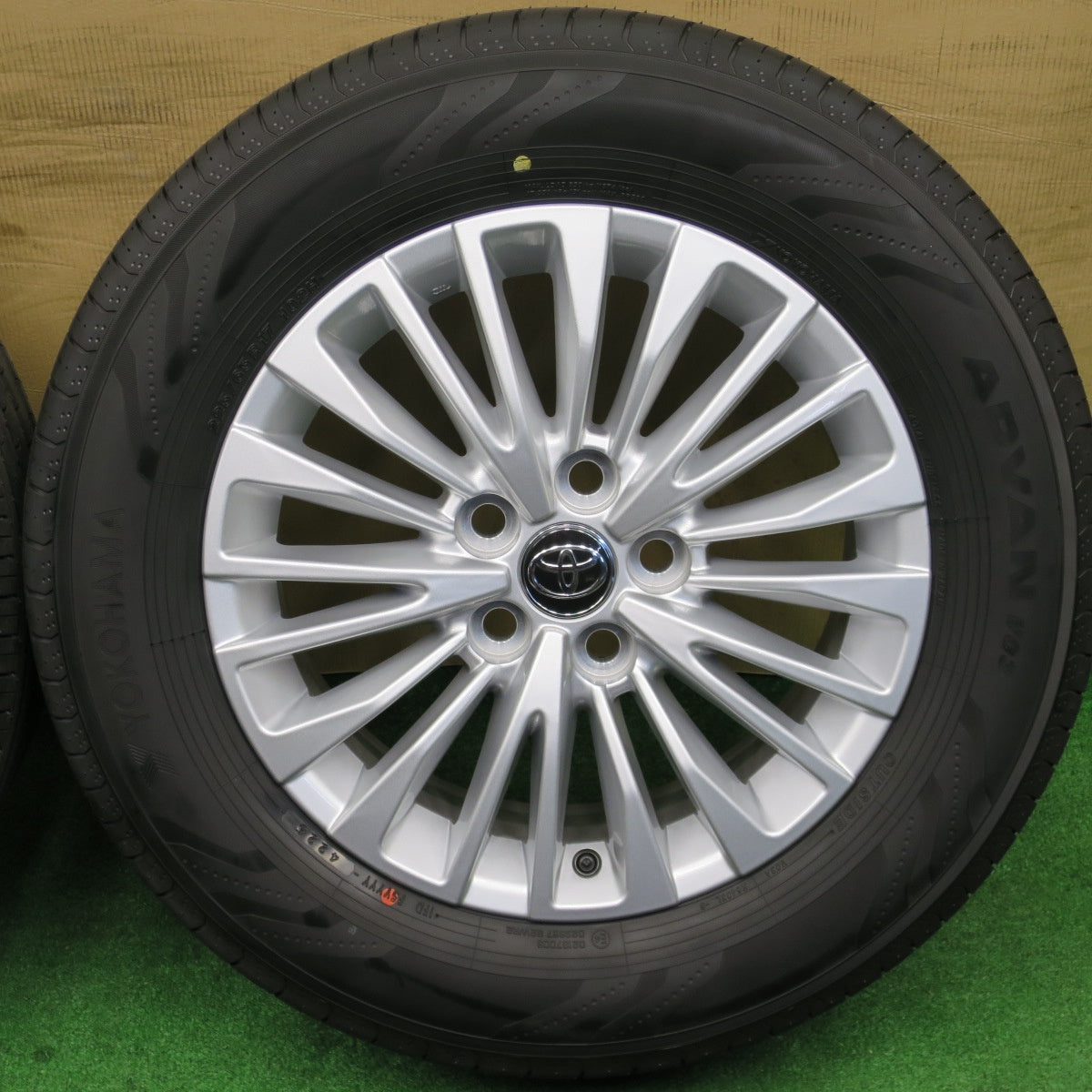 新車外し！25年★トヨタ 40系 アルファード ヴェルファイア 純正 225/65R17 ヨコハマ アドバン V03 17インチ PCD120/5H★6012201NKノ