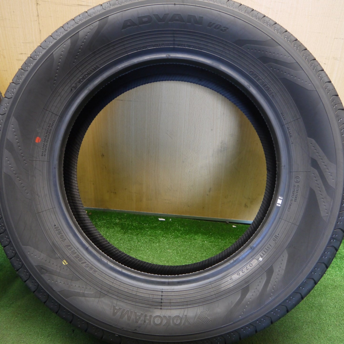 新車外し！26年★225/65R17 ヨコハマ アドバン V03 タイヤ 17インチ 40系 アルファード RAV4 ハリアー CX-5 等★6052506Hノタ