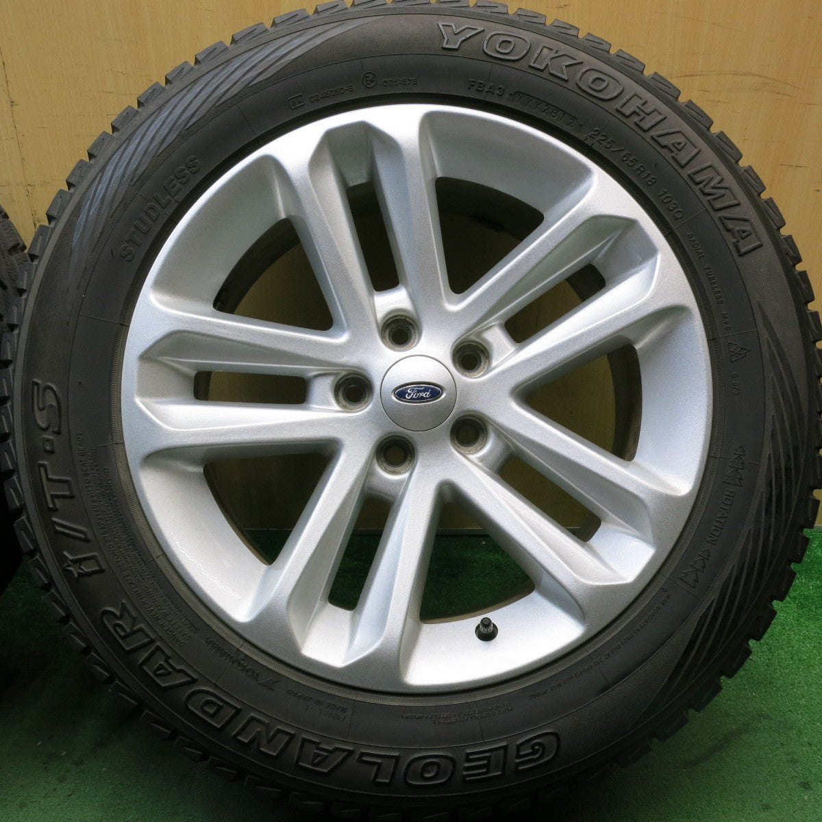 バリ溝！9.5分★Ford フォード エクスプローラー XLT 純正 225/65R18 スタッドレス ヨコハマ ジオランダー i/T-S 18インチ PCD114.3/5H★5081601HAス