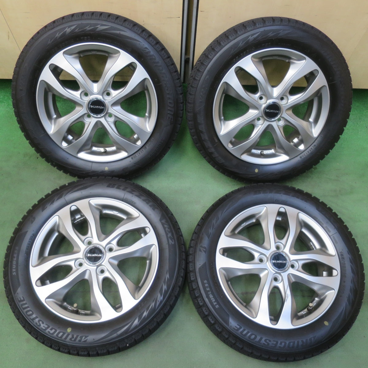バリ溝！キレイ！8.5分◎スタッドレス 155/65R14 ブリヂストン ブリザック VRX2 BALMINUM DS-M バルミナ 14インチ PCD100/4H◎6071804イス