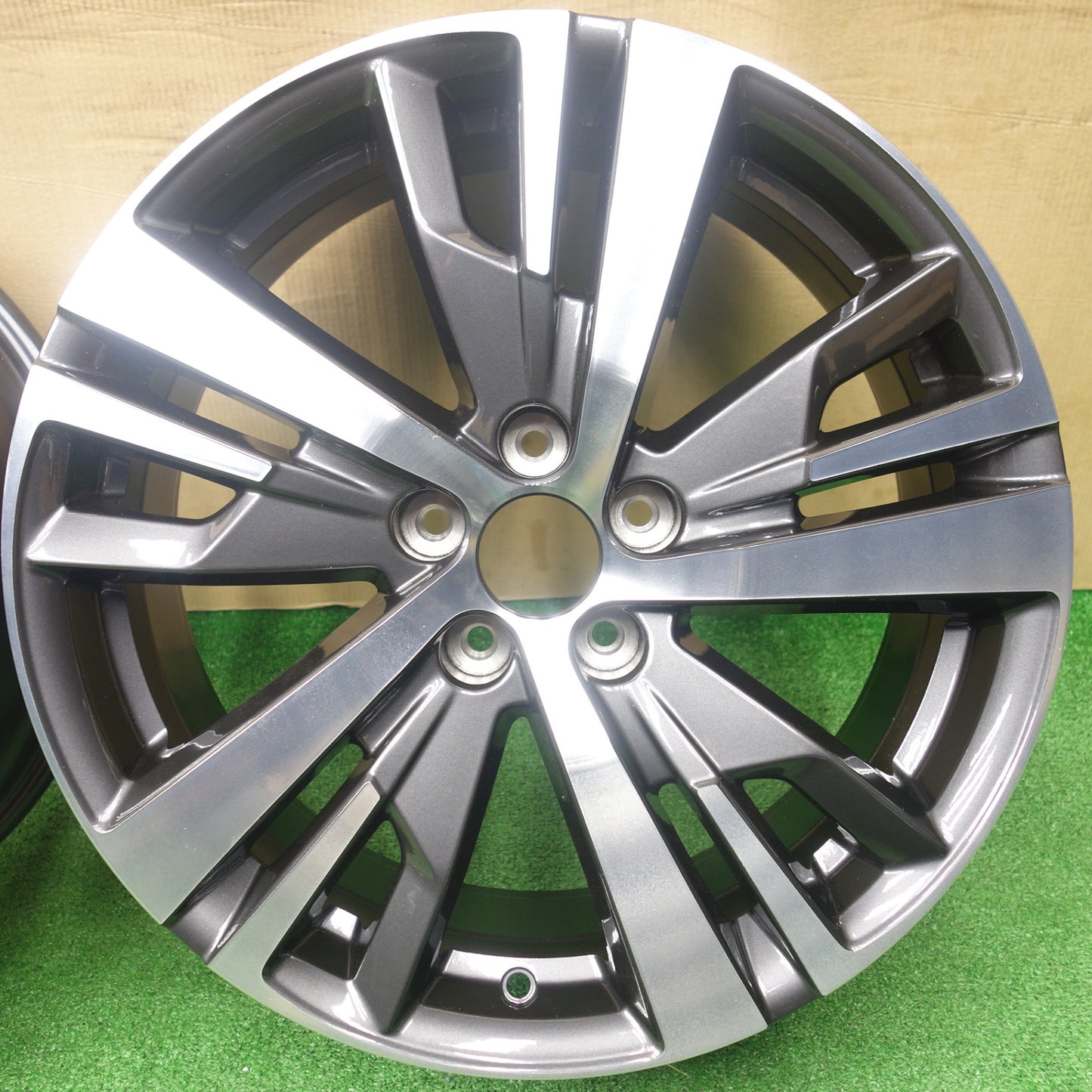 新車外し！2本★プジョー 3008 5008 純正 ホイール 18インチ 18×7.5J PEUGEOT PCD108/5H グレー★6010802KTホ