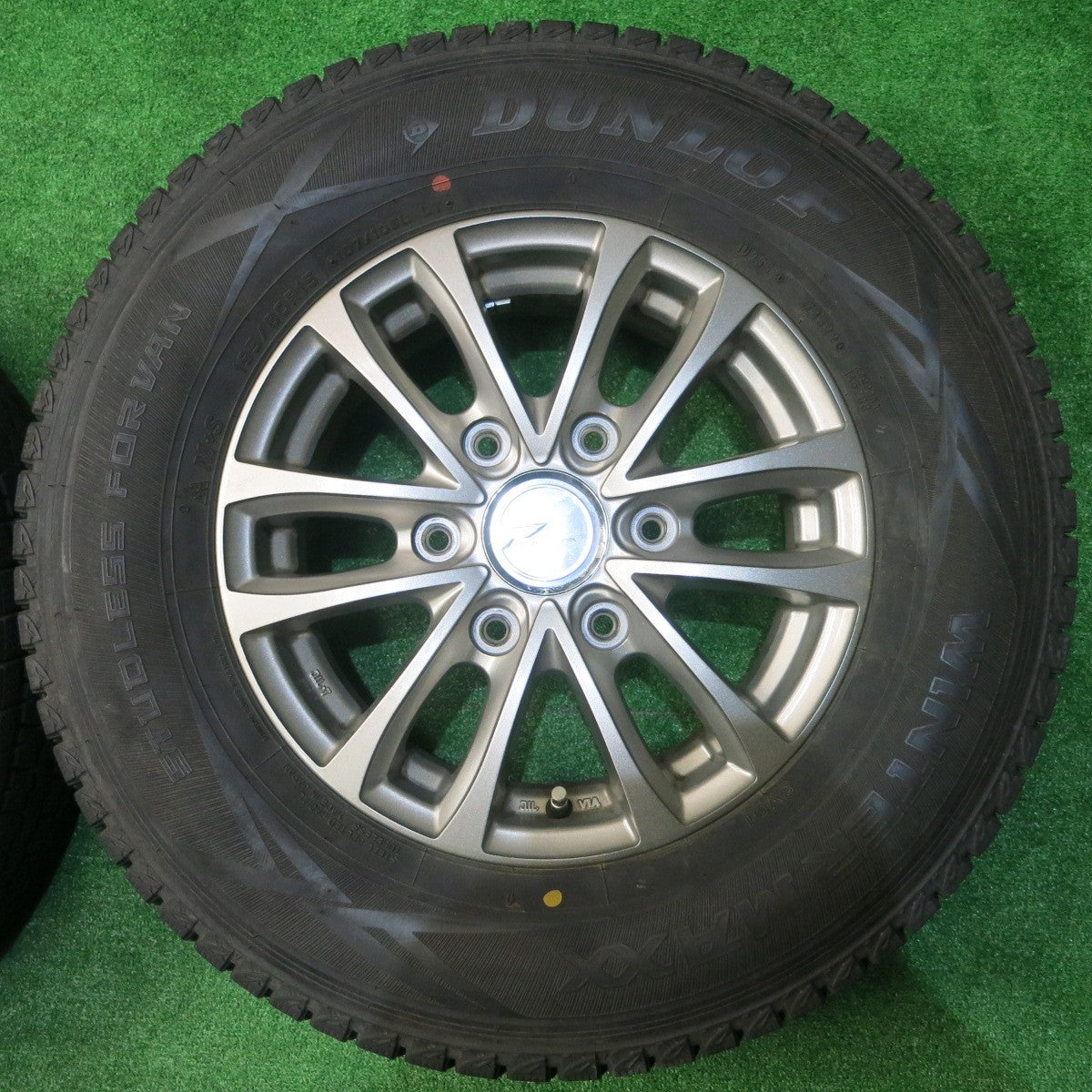 バリ溝！22年！キレイ！9.5分★スタッドレス 195/80R15 107/105L ダンロップ ウインターマックス SV01 PRODITA HC プロディータ 15インチ PCD139.7/6H★5051603NJス