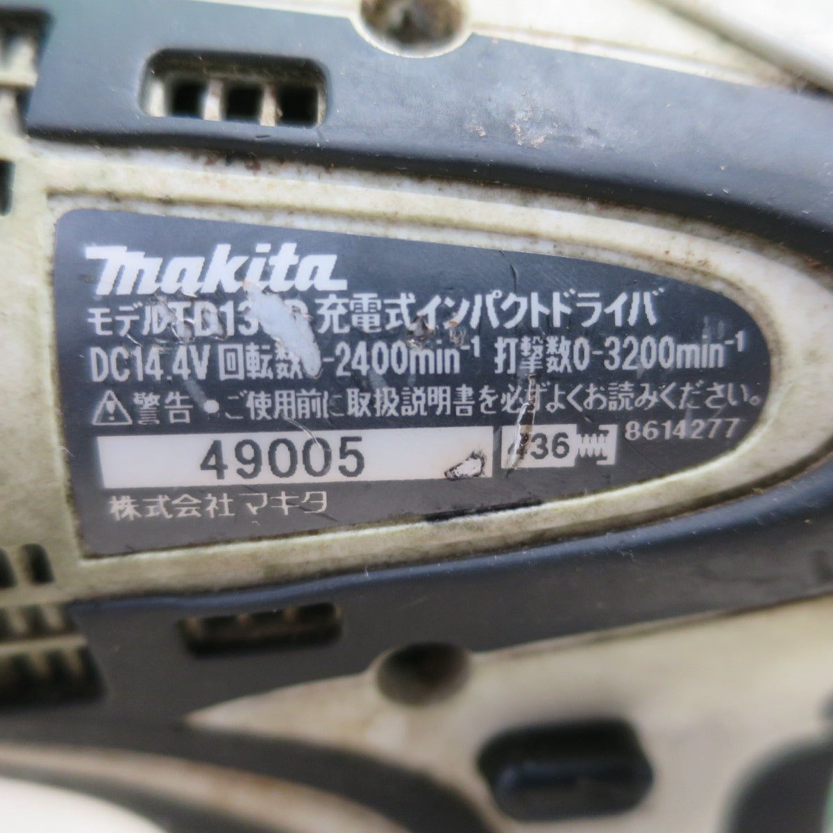 [送料無料] ☆マキタ 14.4V 充電式 インパクト ドライバ TD130D ケース 充電器 バッテリー 付き 電動 工具☆