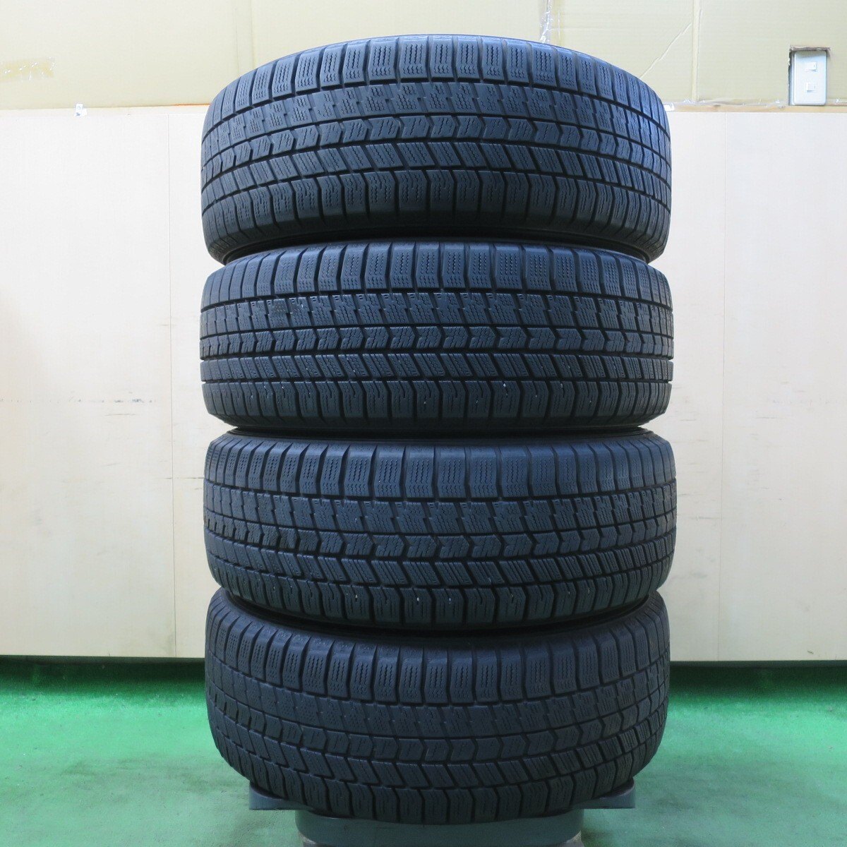 バリ溝！21年！キレイ！9分★インプレッサ 等 205/55R16 スタッドレス グッドイヤー アイスナビ8 ravrion RS01 ラブリオン 16インチ PCD100/5H★5031409イス
