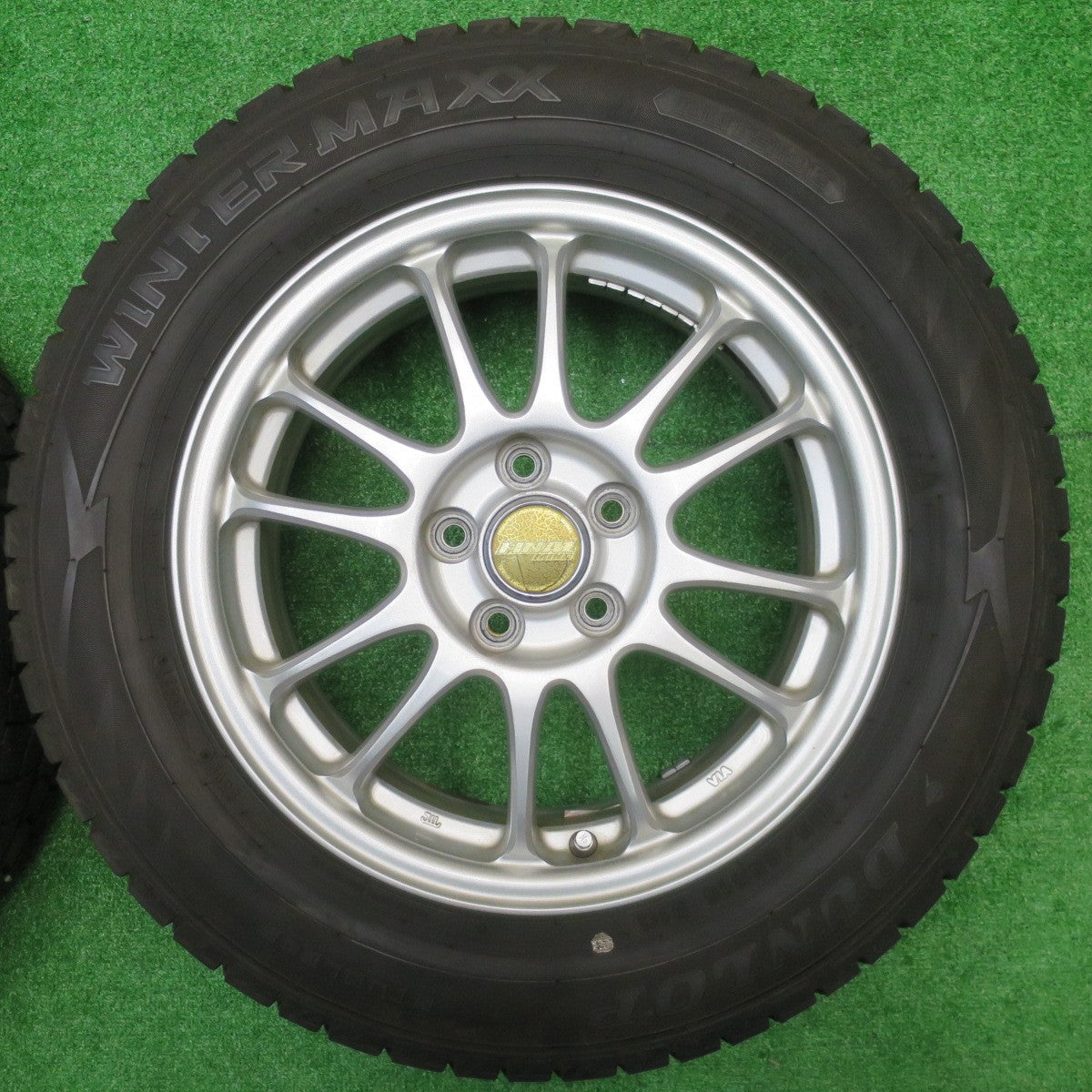 バリ溝！21年！キレイ！9.5分★プリウス 等 195/65R15 スタッドレス ダンロップ ウインターマックス WM02 FINAL MIND ファイナルマインド 15インチ PCD100/5H★5101405NJス