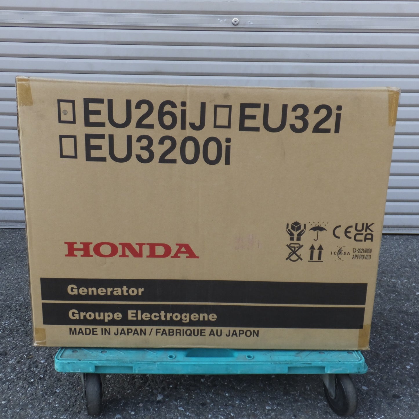 [送料無料] 岐阜発 キレイ★ホンダ HONDA 正弦波インバーター搭載発電機 EU26iJ　未使用 純正プラグ 付★