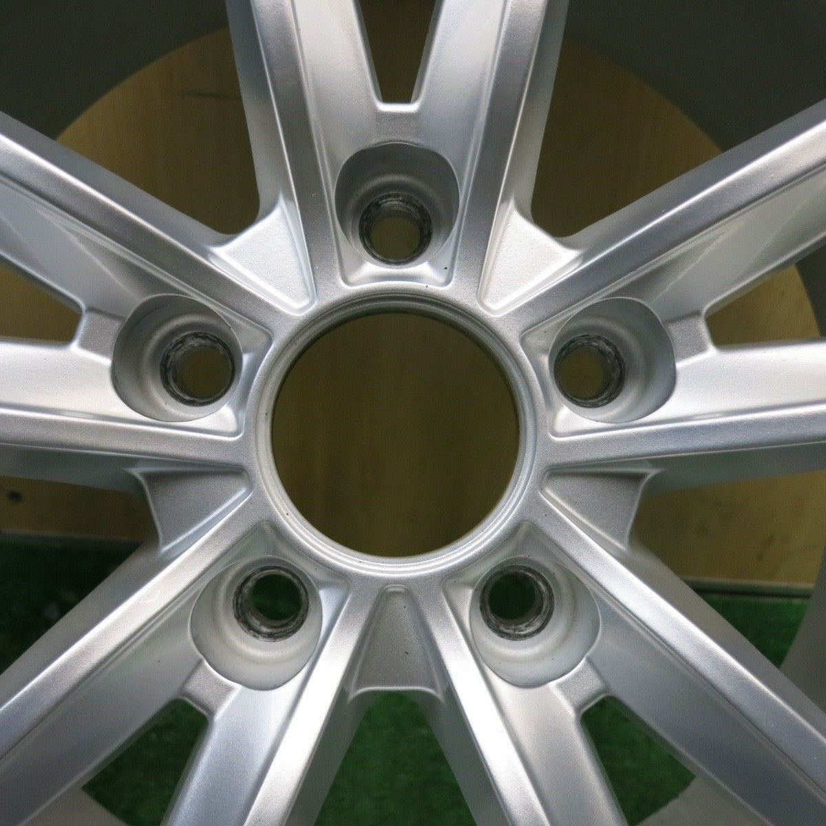 バリ溝！22年！キレイ！9.5分★BMW 等 AGA Welt 225/45R18 スタッドレス ブリヂストン ブリザック VRX3 18インチ PCD120/5H★6020511HAス