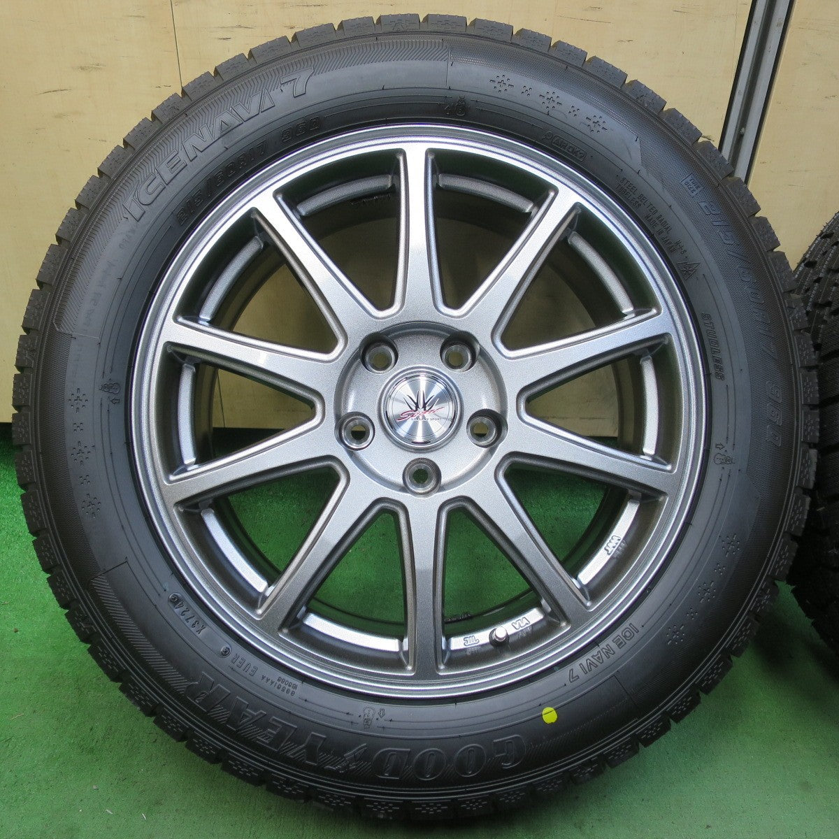 未使用！24年★LOXARNY SPORT 215/60R17 スタッドレス グッドイヤー アイスナビ7 17インチ ロクサーニ スポーツ PCD114.3/5H★5071602イス