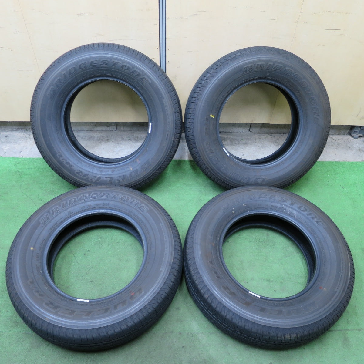 バリ溝！24年！9.5分★195/80R15 ブリヂストン デューラー H/L 852 DUELER タイヤ 15インチ ジムニー ノマド シエラ 等★6021603NGノタ