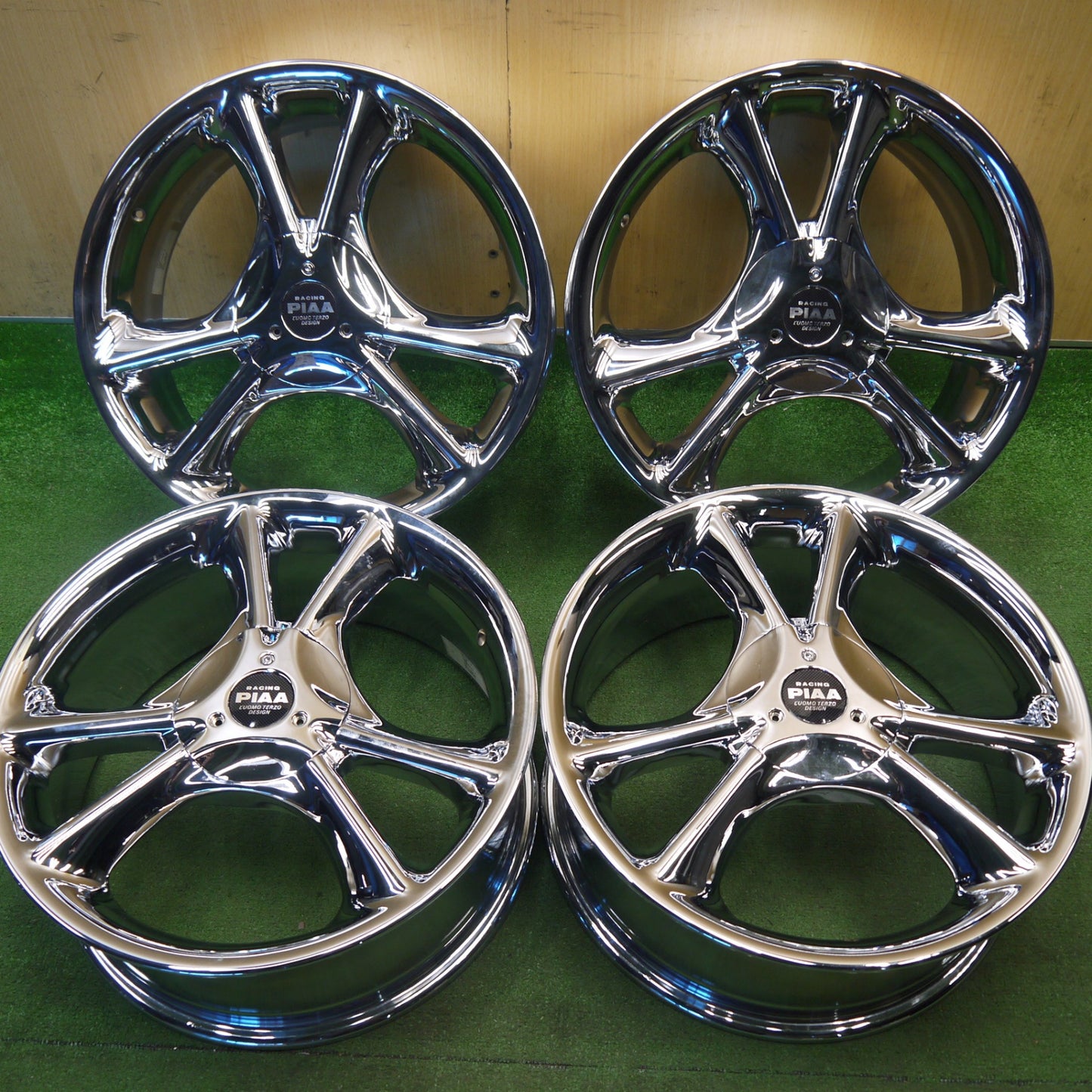 未使用！付属品付き★RACING PIAA L'UOMO TERZO DESIGN VALZZA 17インチ ホイール レーシング ピア 17×7.0JJ PCD100 114.3/5H マルチ★6030405Hホ