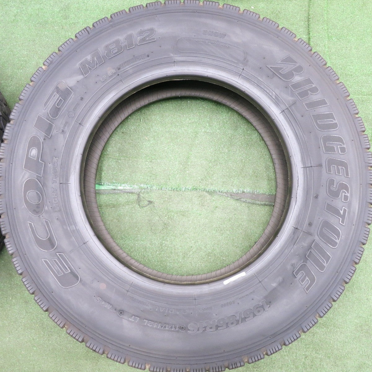 *送料無料* バリ溝！20年！8.5分★トラック タイヤ 195/85R16 114/112N ブリヂストン エコピア M812 ミックス オールシーズン 16インチ★4071401HAノタ