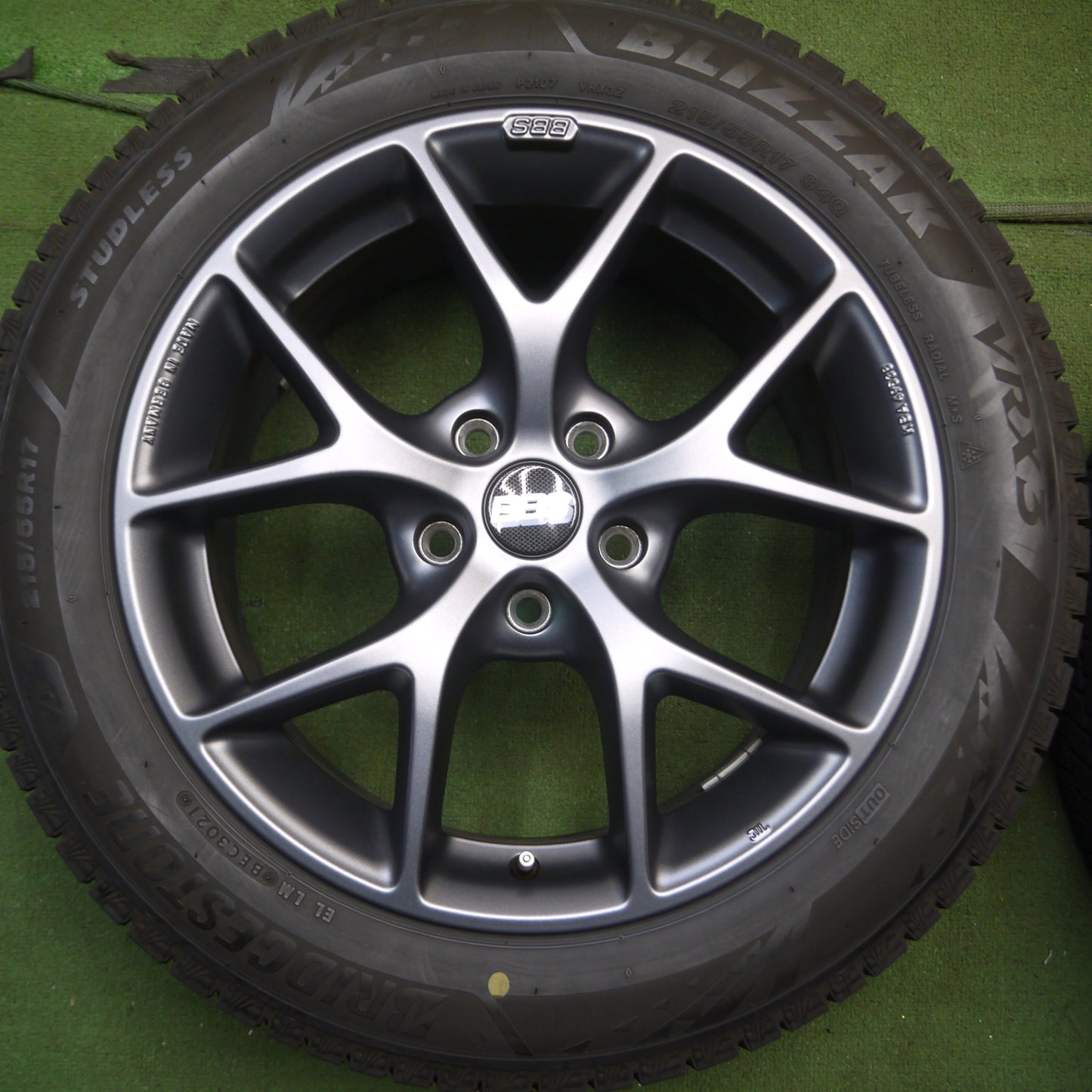 *送料無料* バリ溝！21年！キレイ！9.5分★ベンツ 等 BBS SR005 215/55R17 スタッドレス ブリヂストン ブリザック VRX3 17インチ PCD112/5H★4060709Hス