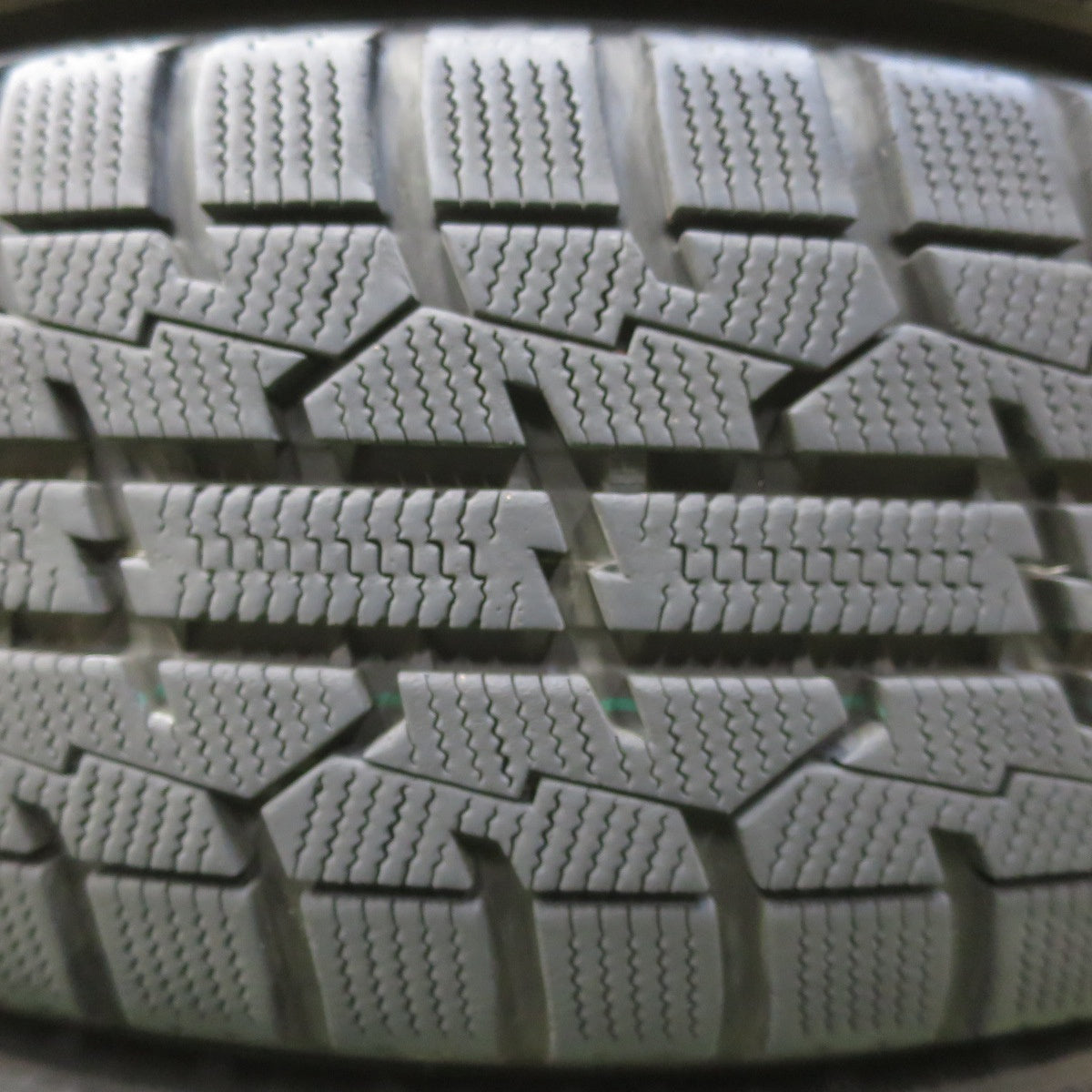 バリ溝！22年！キレイ！9.5分◎スタッドレス 185/60R15 トーヨー オブザーブ ガリット GIZ ravrion RS01 ラブリオン 15インチ PCD100/4H◎6091902イス