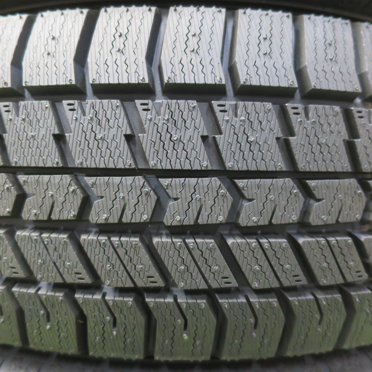 未使用！26年★スタッドレス 195/65R15 グッドイヤー アイスナビ8 タイヤ 15インチ プリウス ノア ヴォクシー ステップワゴン 等★6061809イスタ