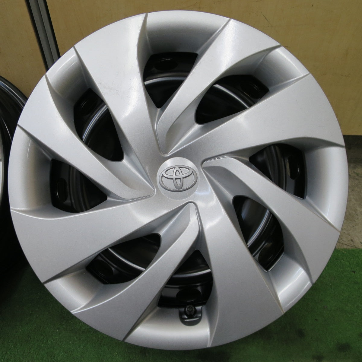 新車外し★トヨタ ヤリス 純正 スチール ホイール 14インチ 14×5.5J PCD100/4H★6060102NGホ