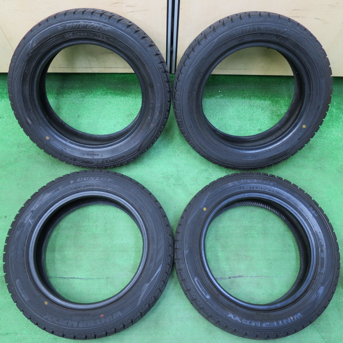 *送料無料* バリ溝！22年！9.5分★スタッドレス 155/65R14 ダンロップ ウインターマックス WM02 タイヤ 14インチ タント ワゴンＲ ムーブ N-BOX等★4061004イスタ