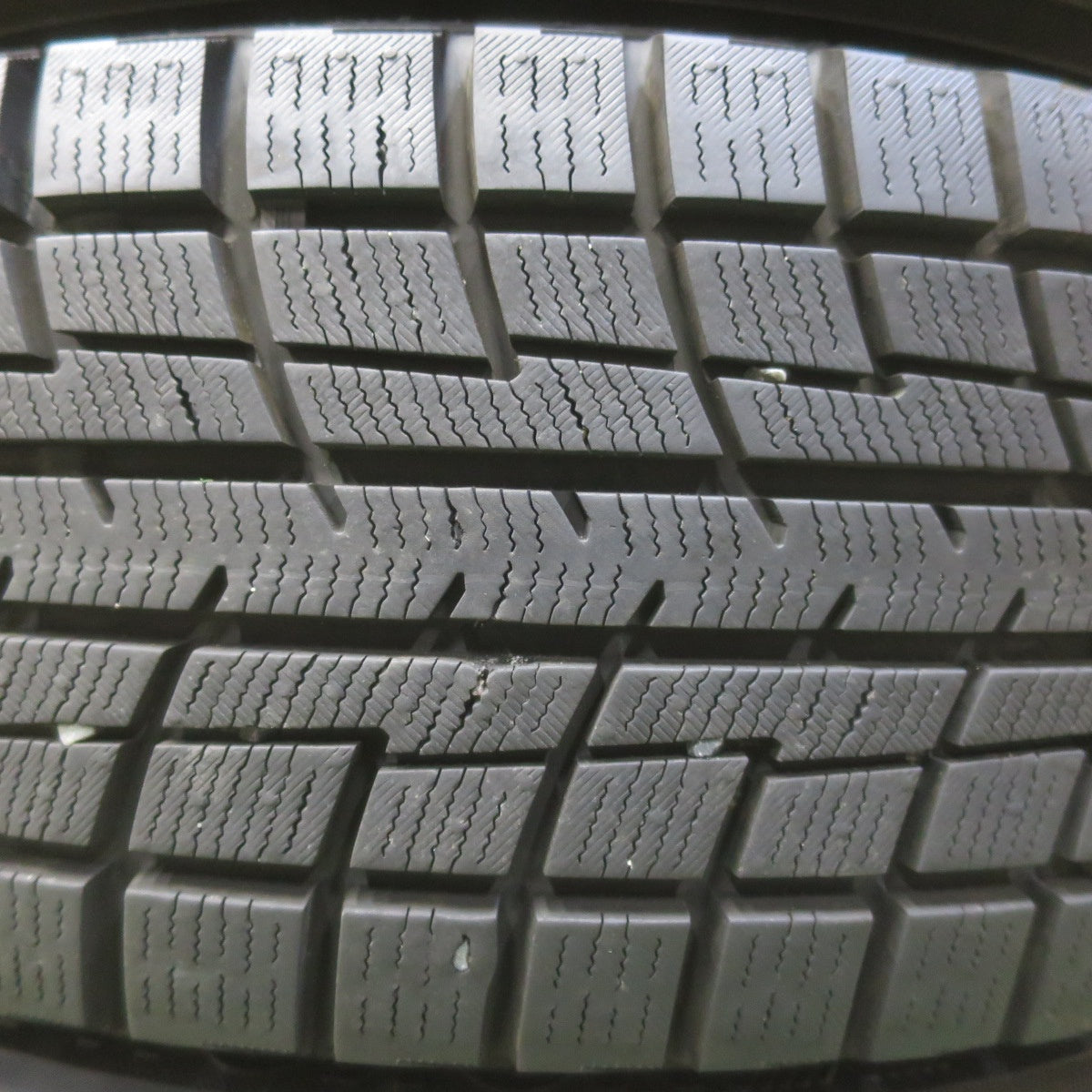 バリ溝！24年！キレイ！9.5分以上◎スタッドレス 185/65R15 ヨコハマ アイスガード iG52C SCHNEIDER シュナイダー 15インチ PCD100/4H◎6072605イス