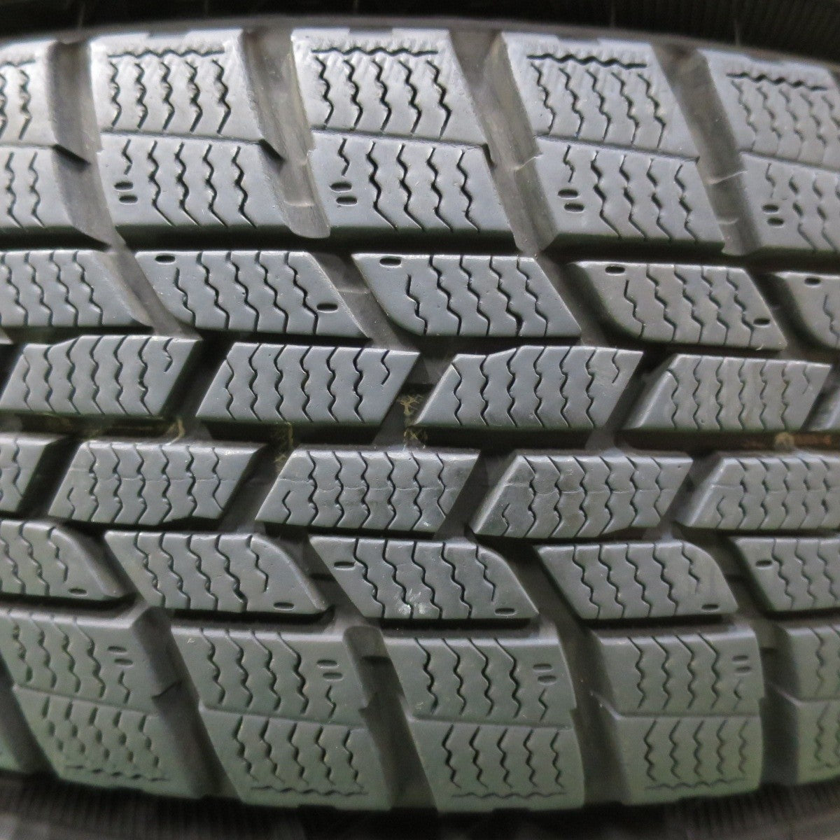 バリ溝！8.5分★スタッドレス 165/65R14 グッドイヤー アイスナビ6 ravrion LUMIERE ラブリオン 14インチ 軽自動車にも ハスラー 等 PCD100/4H★5011008イス