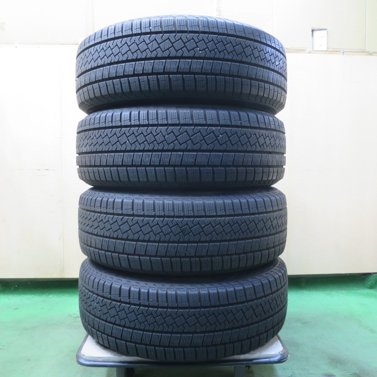 バリ溝！22年！キレイ！9分★スタッドレス 215/60R17 ピレリ アイスゼロ アシンメトリコ 社外 アルミ 17インチ PCD114.3/5H★6012712イス