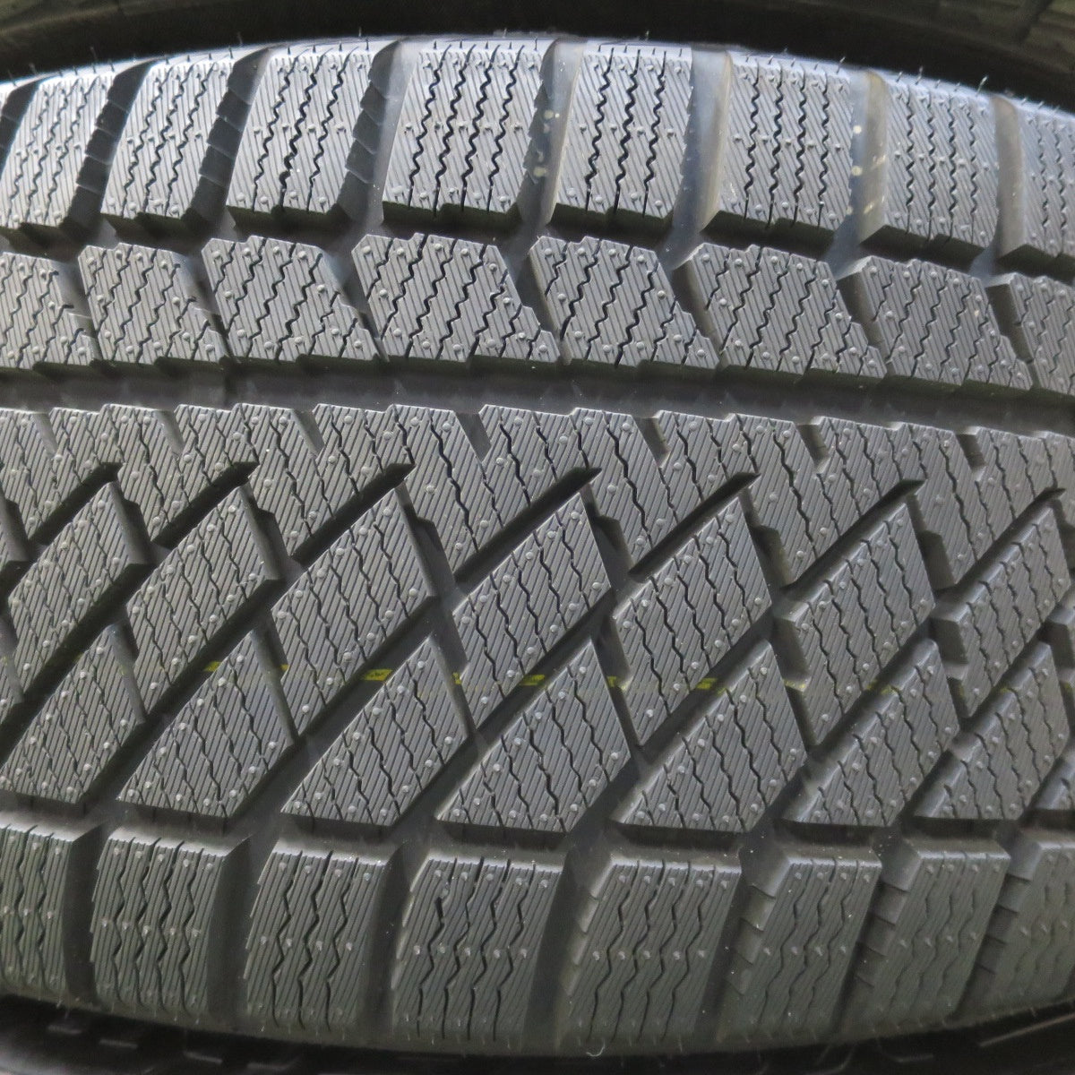 ほぼ未使用！25年！キレイ★トヨタ 20系 ヴェルファイア アルファード 純正 235/50R18 スタッドレス マジーニ Snow LEOPARD2 18インチ PCD114.3/5H★6040709イス